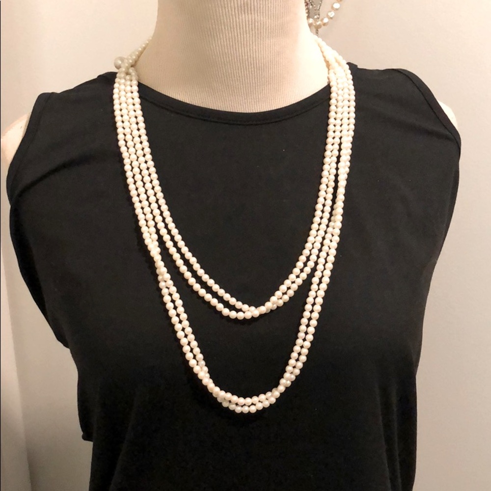 Long double pearl necklace